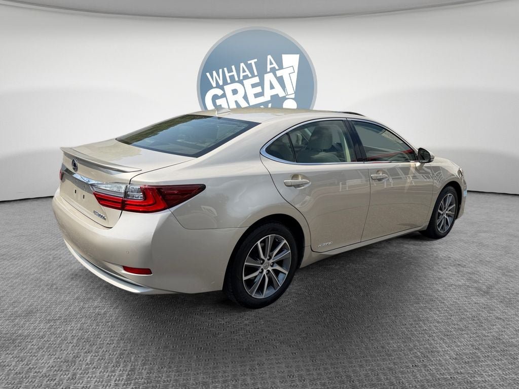 Used 2017 Lexus ES 300h FWD image 3