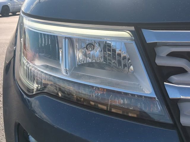 Used 2018 Ford Explorer XLT w/ Equipment Group 202A image 9