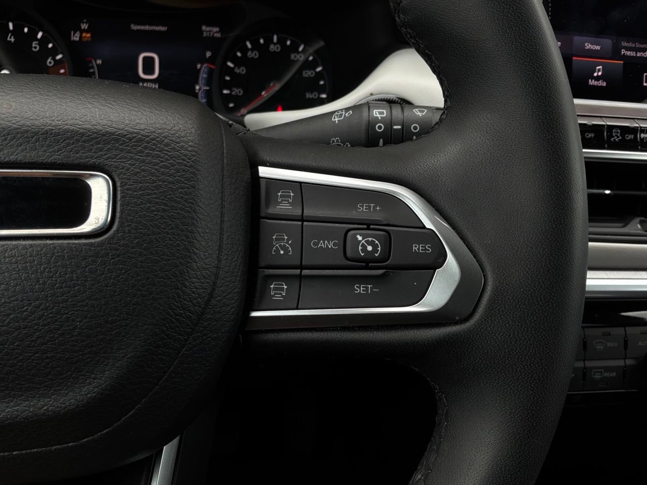 Used 2025 Jeep Compass Limited AWD/4WD image 37