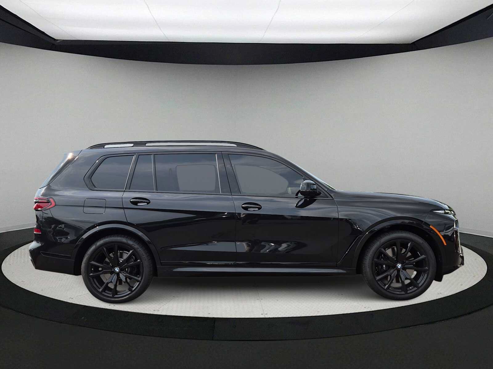 Used 2025 BMW X7 xDrive40i w/ M Sport Package AWD/4WD image 9