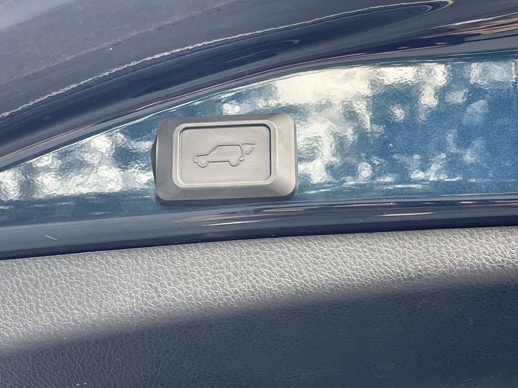 Used 2017 Toyota RAV4 SE AWD/4WD image 11