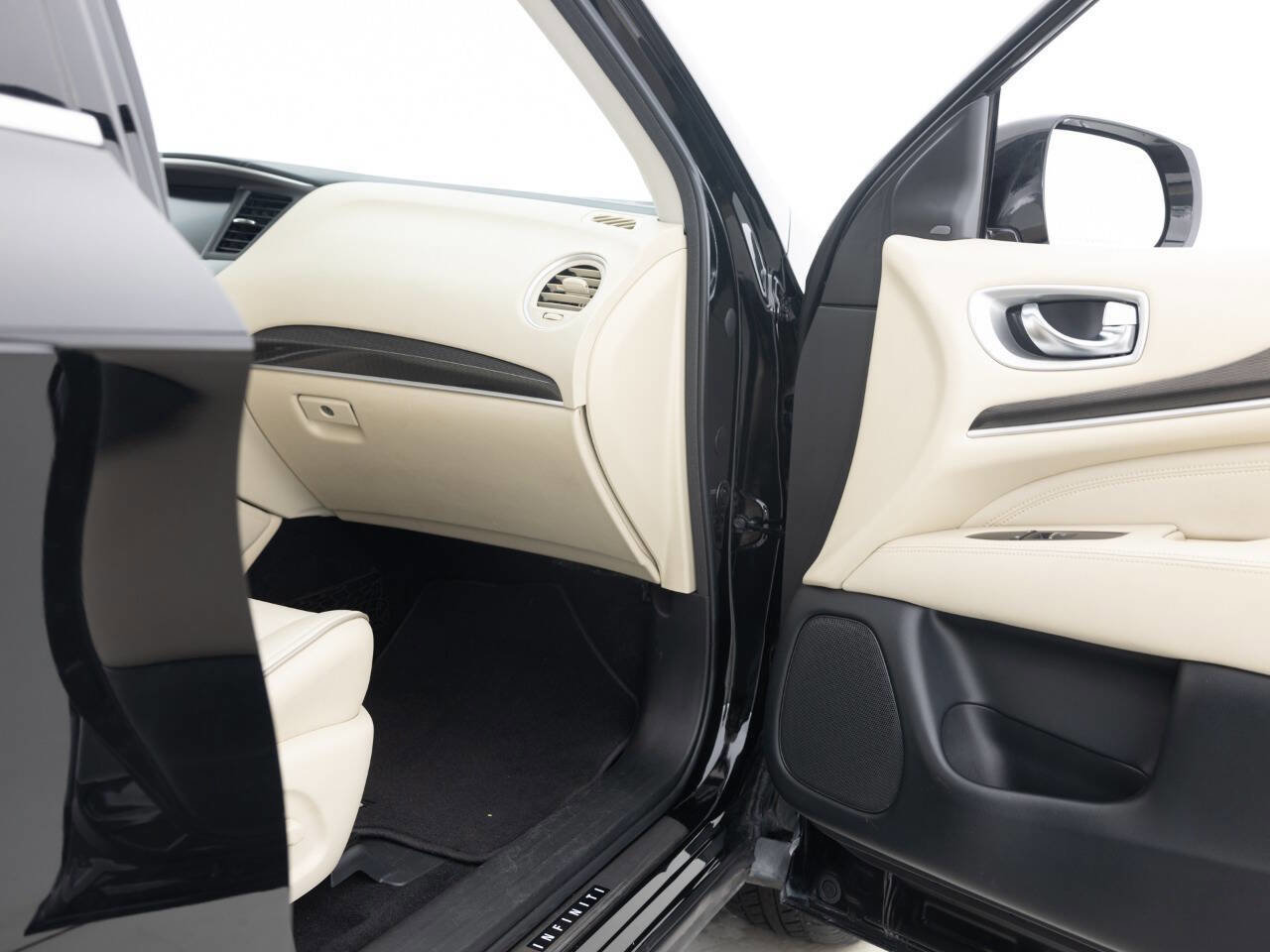 Used 2019 INFINITI QX60 Luxe w/ Essential Package image 28