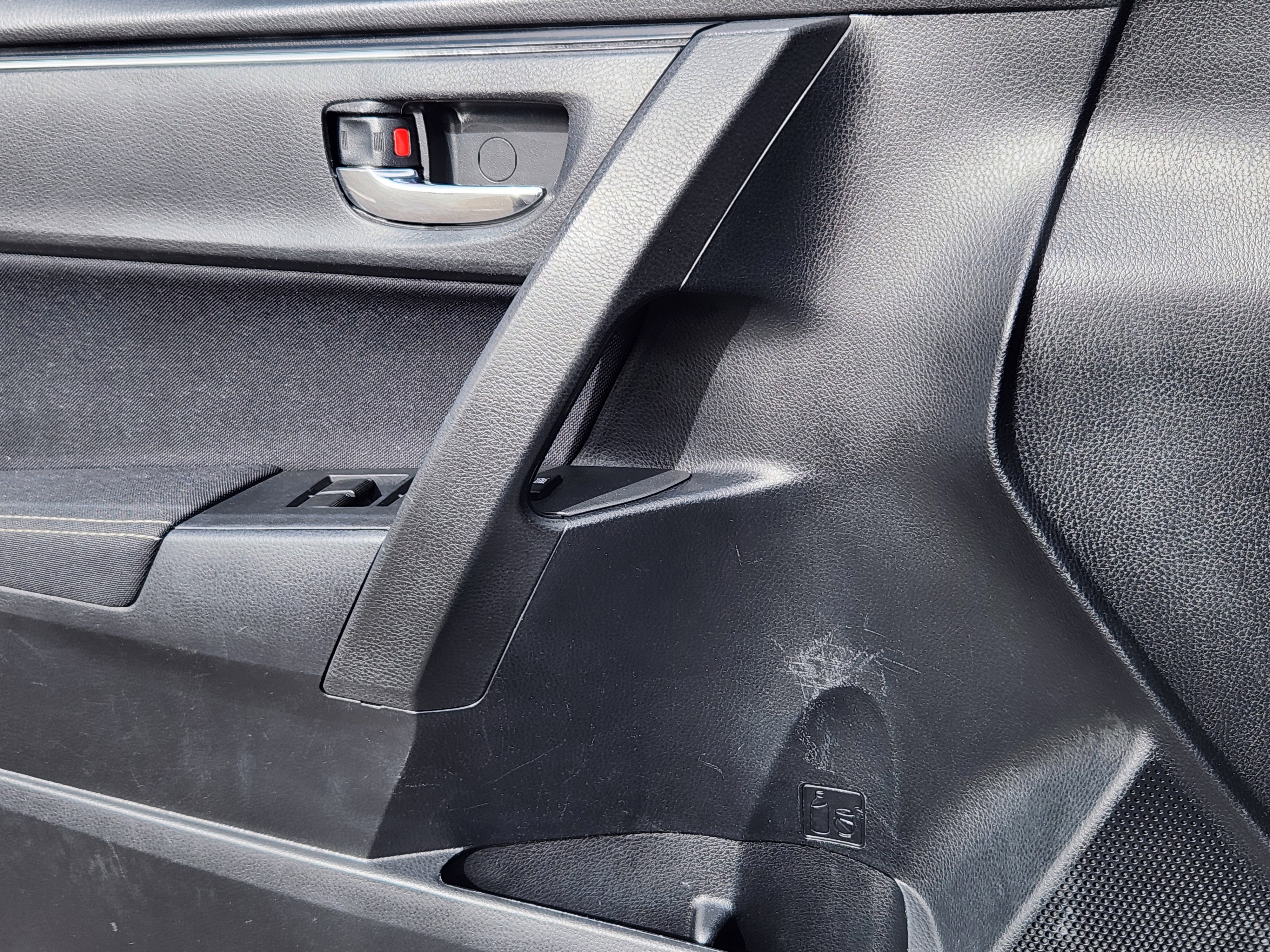 Used 2017 Toyota Corolla LE image 21