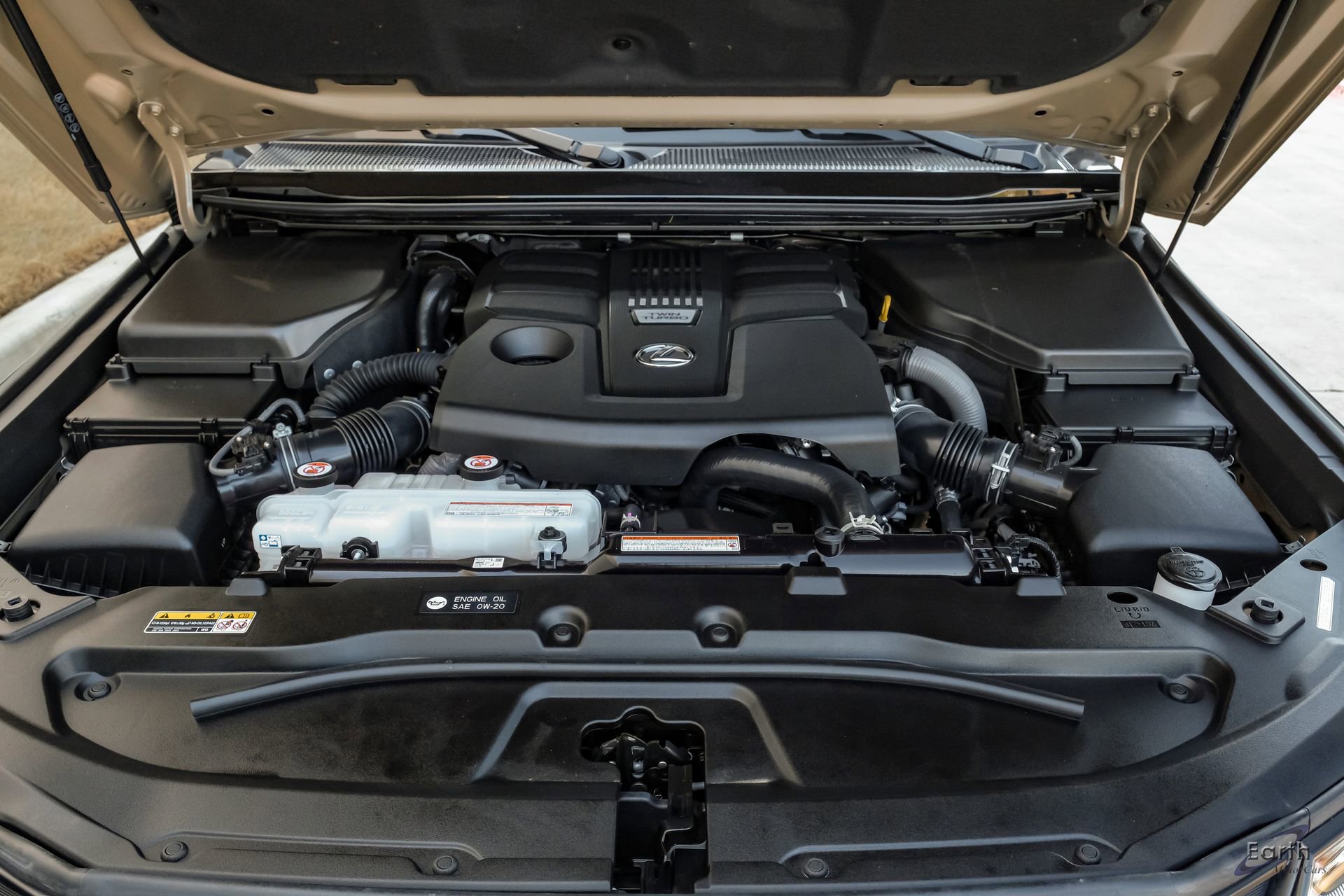 Used 2025 Lexus GX 550 w/ Accessory Package (CT) image 3