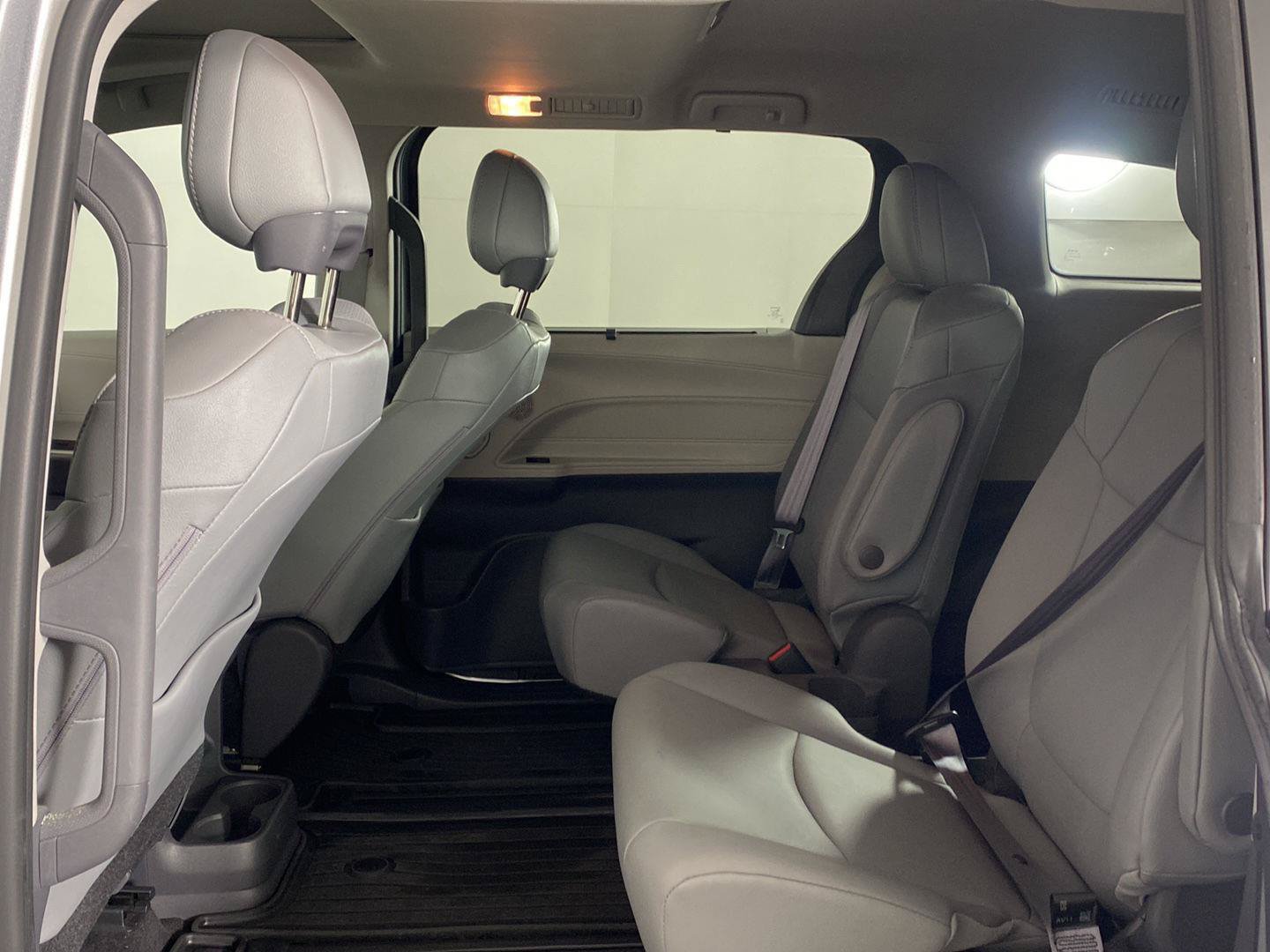 Used 2021 Toyota Sienna XLE AWD/4WD image 27