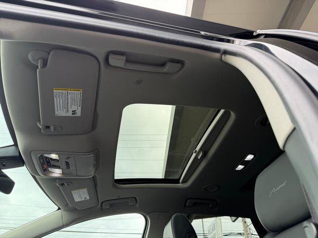 Used 2019 Buick Enclave Avenir w/ Avenir Technology Package AWD/4WD image 15
