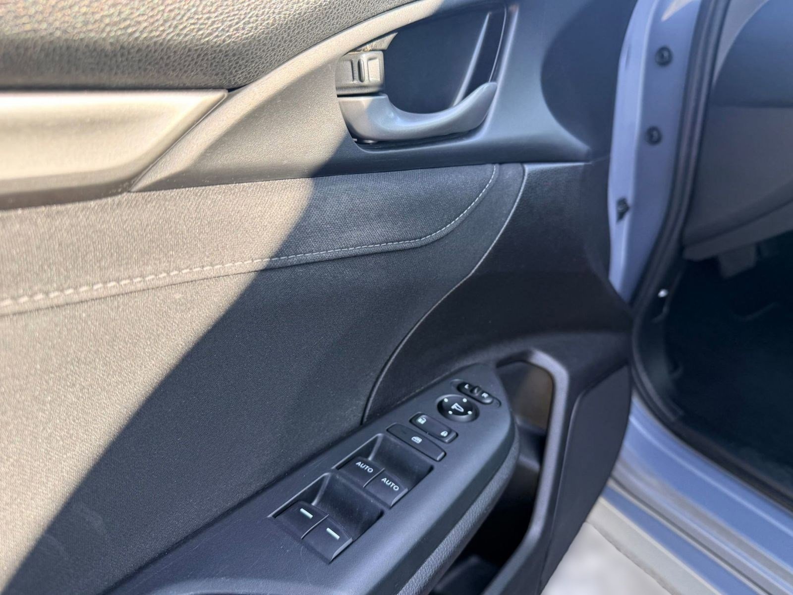 Used 2019 Honda Civic EX image 18