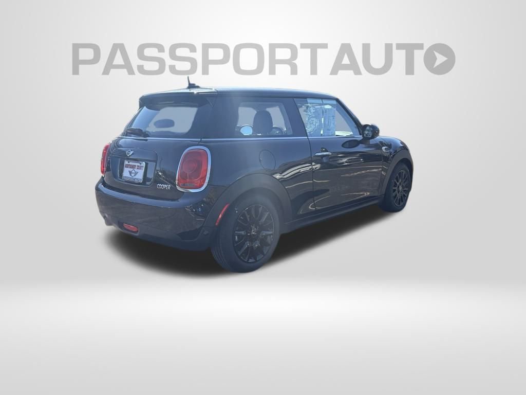 Used 2018 MINI Cooper 2-Door Hardtop image 3