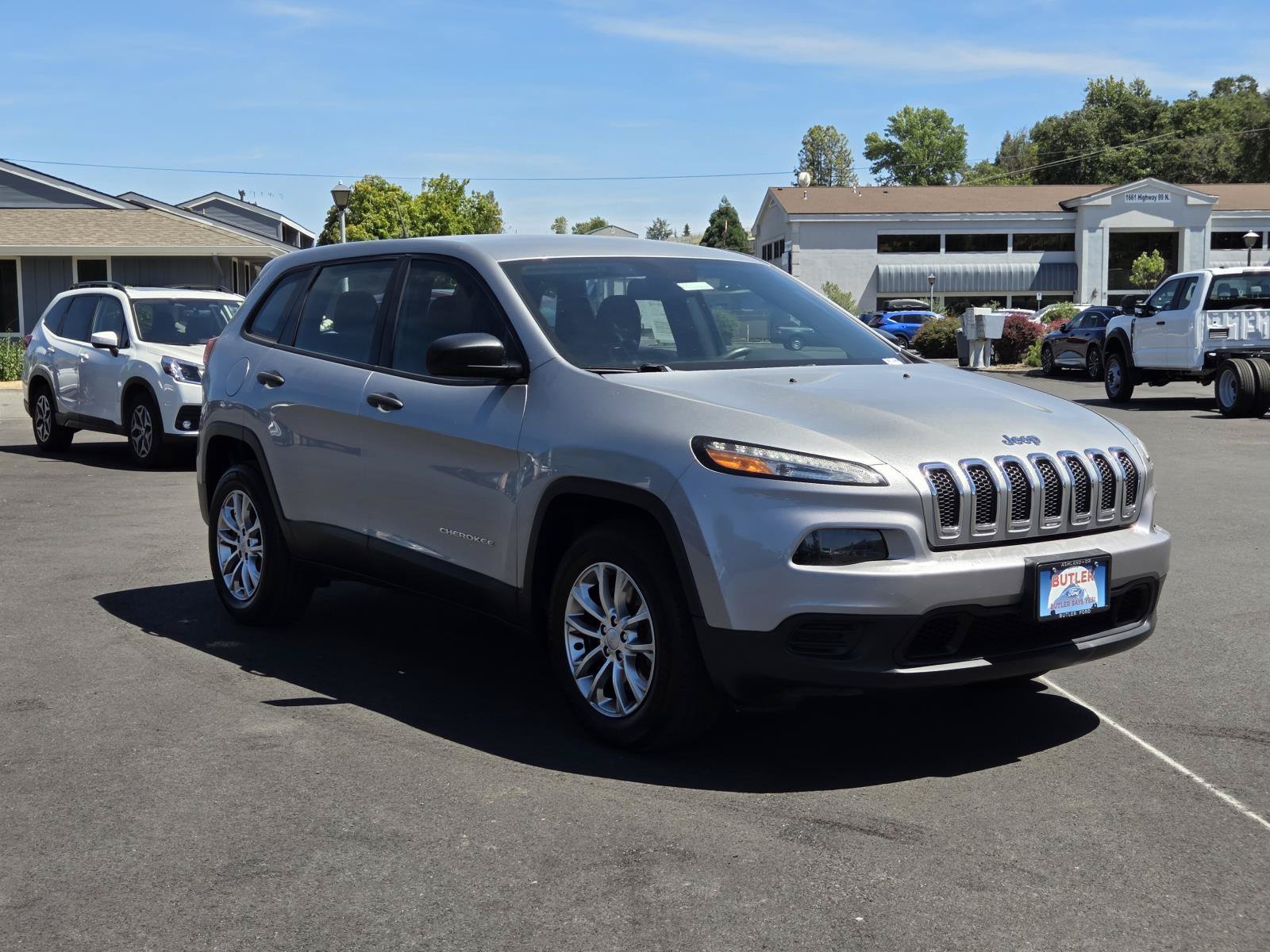 Used 2016 Jeep Cherokee Sport AWD/4WD image 3