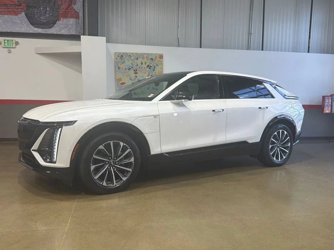 Used 2024 Cadillac Lyriq Sport AWD/4WD image 13