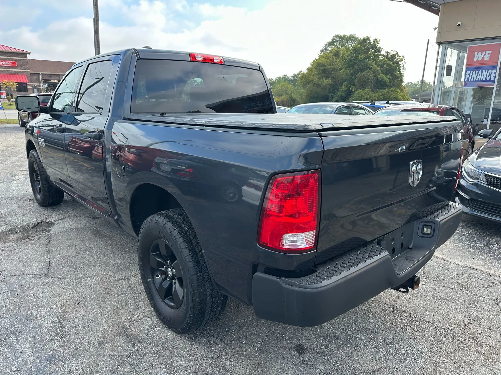 Used 2017 RAM 1500 Express image 4