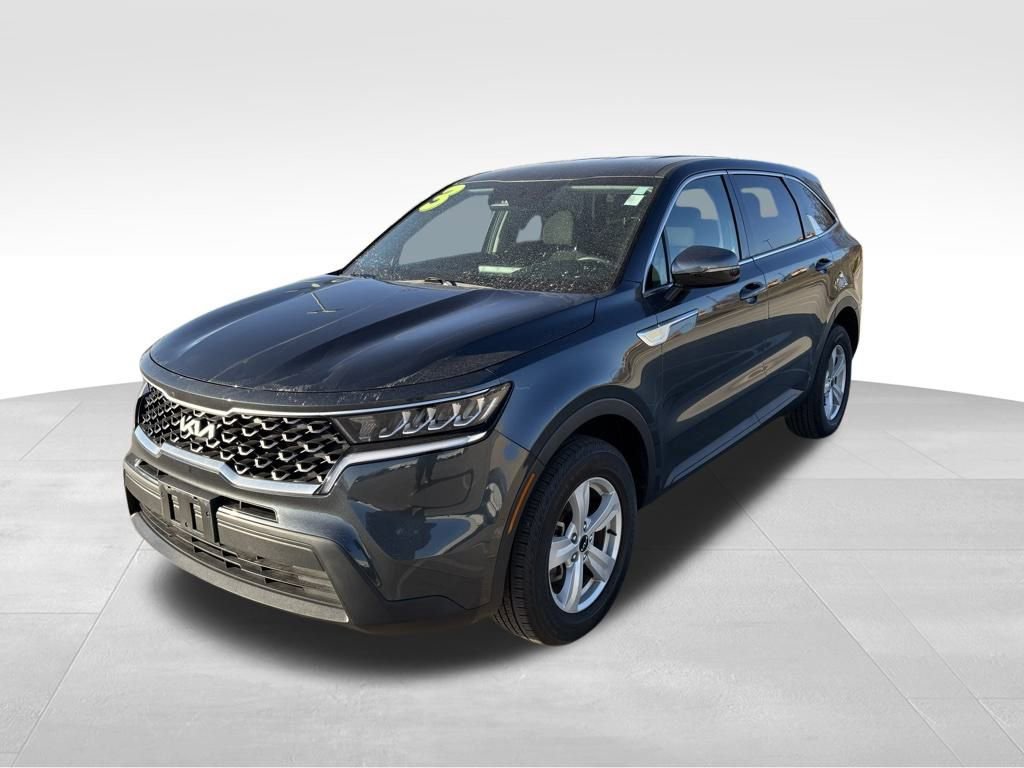 Used 2023 Kia Sorento LX image 2