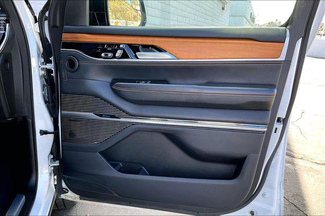 Certified 2024 Jeep Grand Wagoneer L Series III AWD/4WD image 23