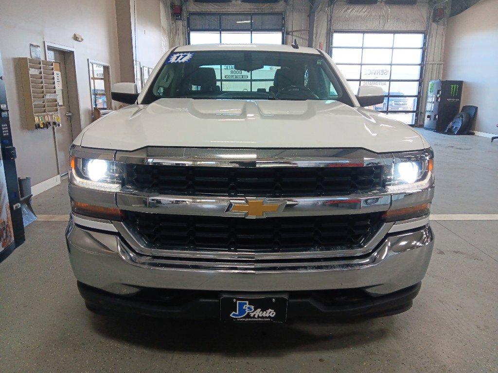 Used 2017 Chevrolet Silverado 1500 LT w/ Trailering Package image 3