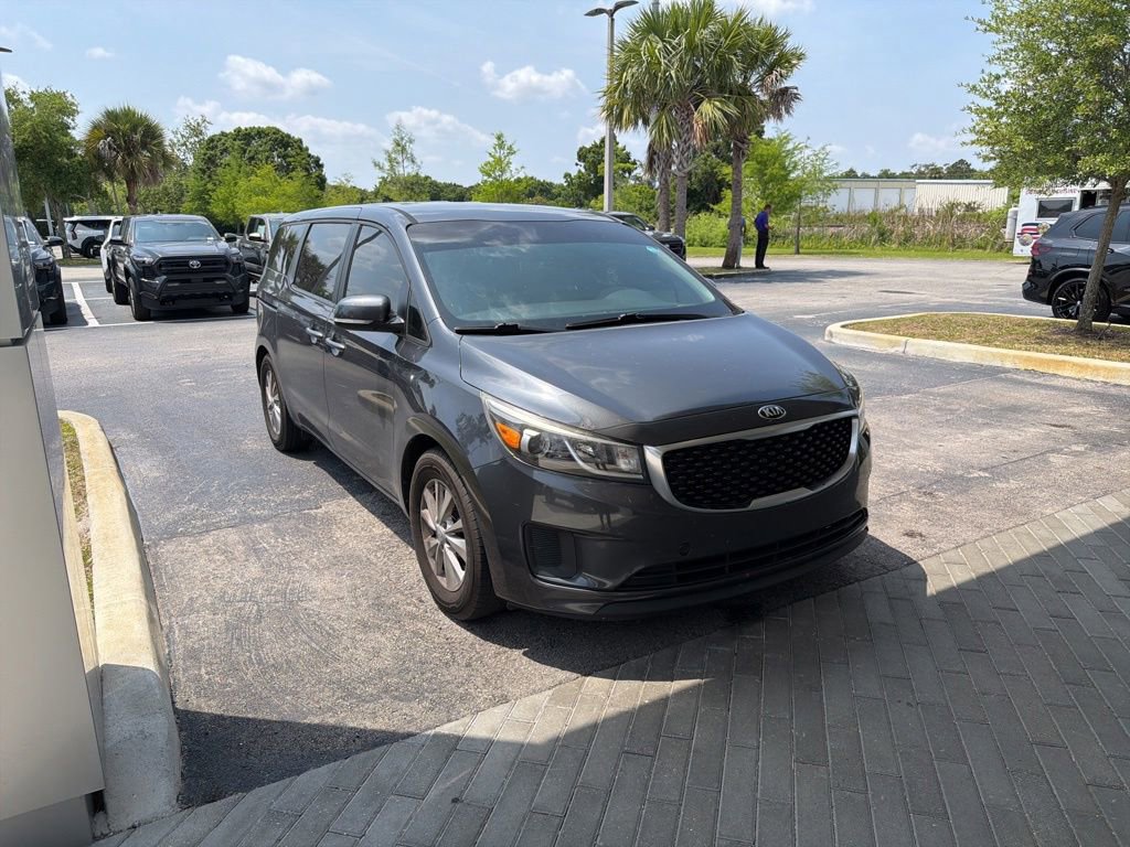 Used 2017 Kia Sedona LX FWD image 3
