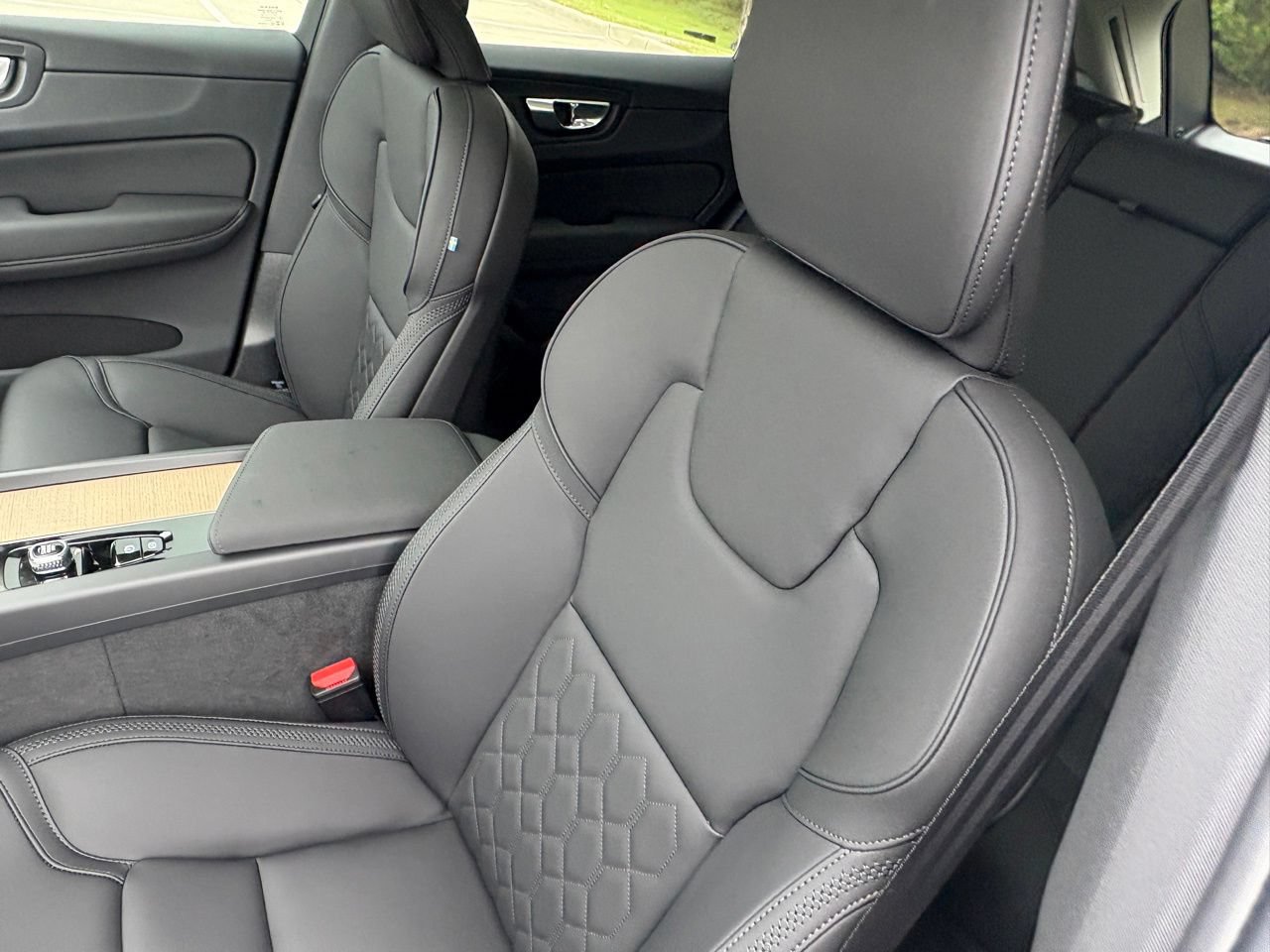 New 2026 Volvo XC60 B5 Core w/ Climate Package AWD/4WD image 20