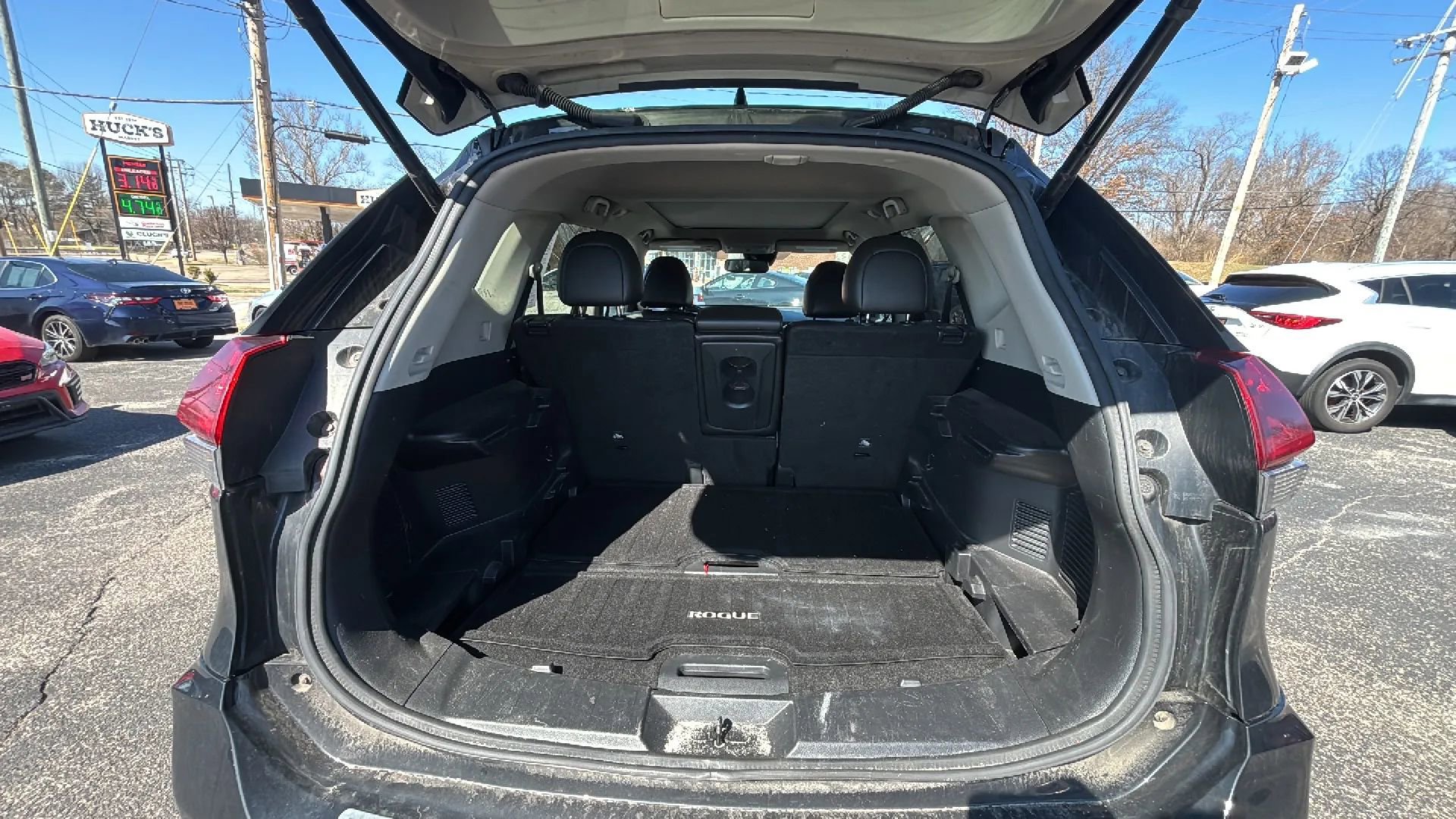 Used 2018 Nissan Rogue SL w/ Premium Package image 12