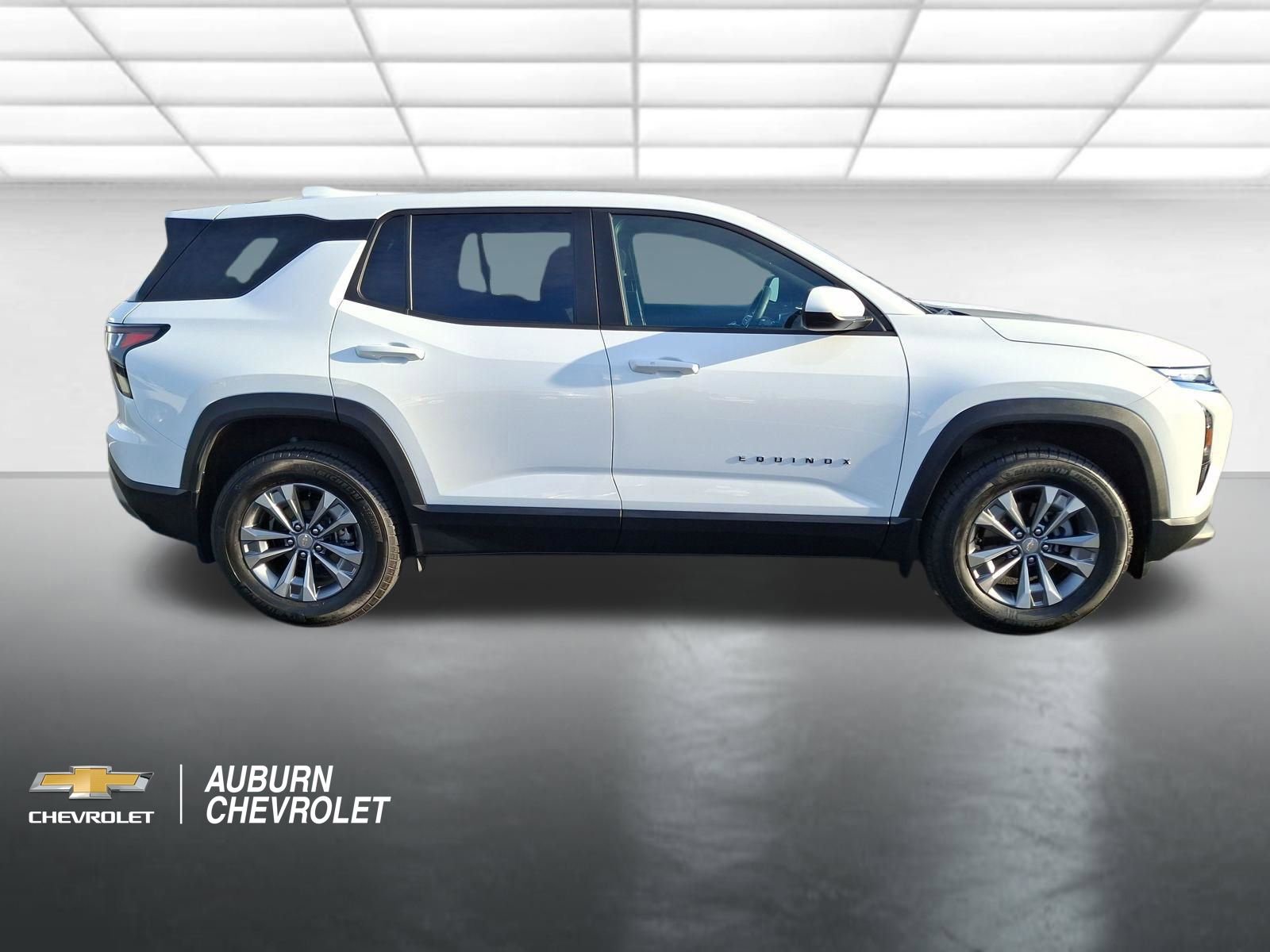 Used 2026 Chevrolet Equinox LT w/ Convenience Package II image 2