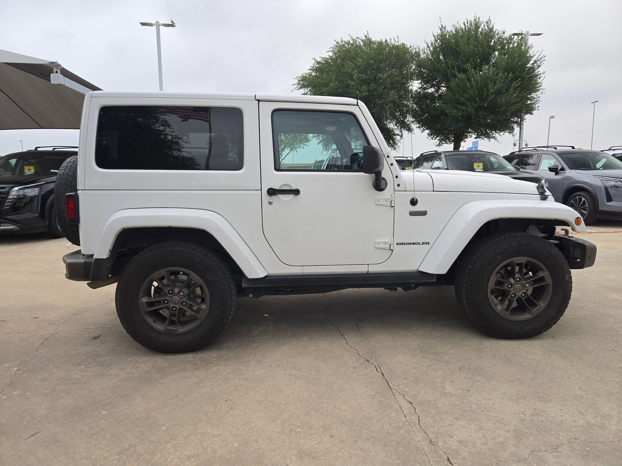 Used 2016 Jeep Wrangler Sahara AWD/4WD image 2