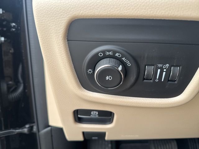 New 2026 Jeep Grand Cherokee Limited AWD/4WD image 13