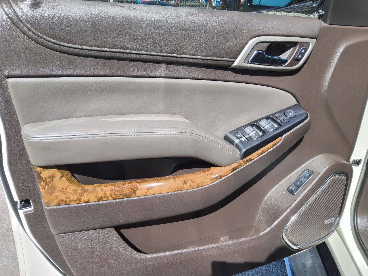 Used 2015 GMC Yukon XL Denali w/ Touring Package RWD image 10