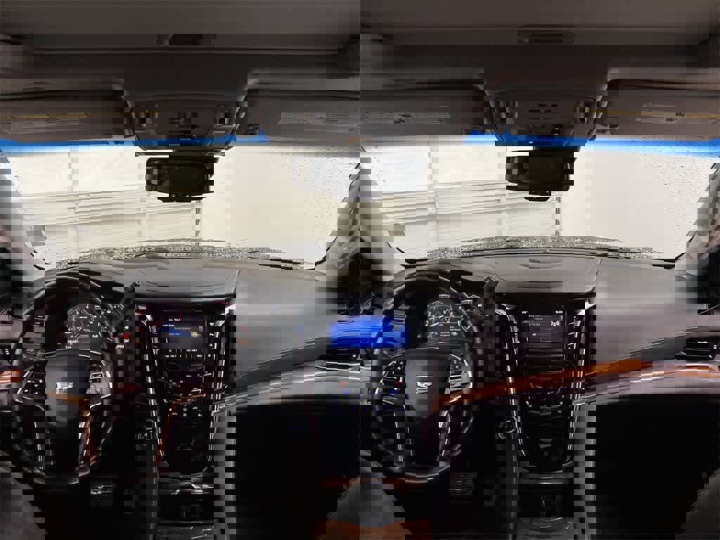 Used 2015 Cadillac Escalade Luxury image 12