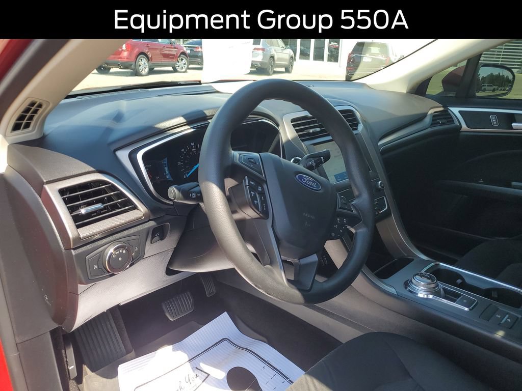 Used 2020 Ford Fusion SE FWD image 8