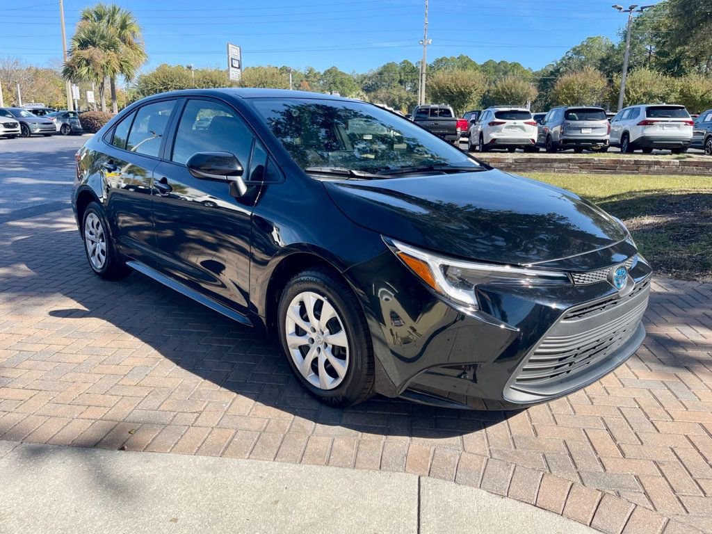 Used 2025 Toyota Corolla LE FWD image 7