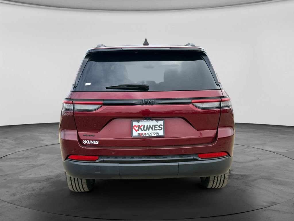 Used 2023 Jeep Grand Cherokee Altitude AWD/4WD image 9