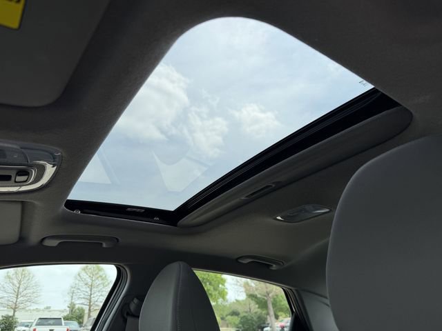 Used 2025 Hyundai Elantra SEL image 24