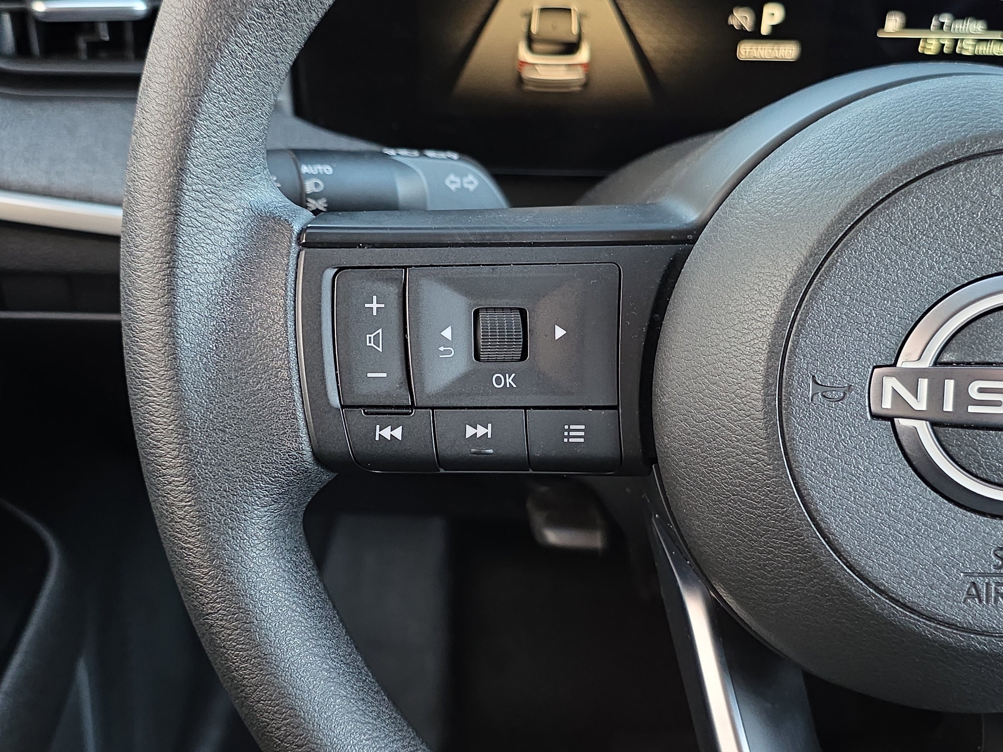 Used 2025 Nissan Kicks SV image 16