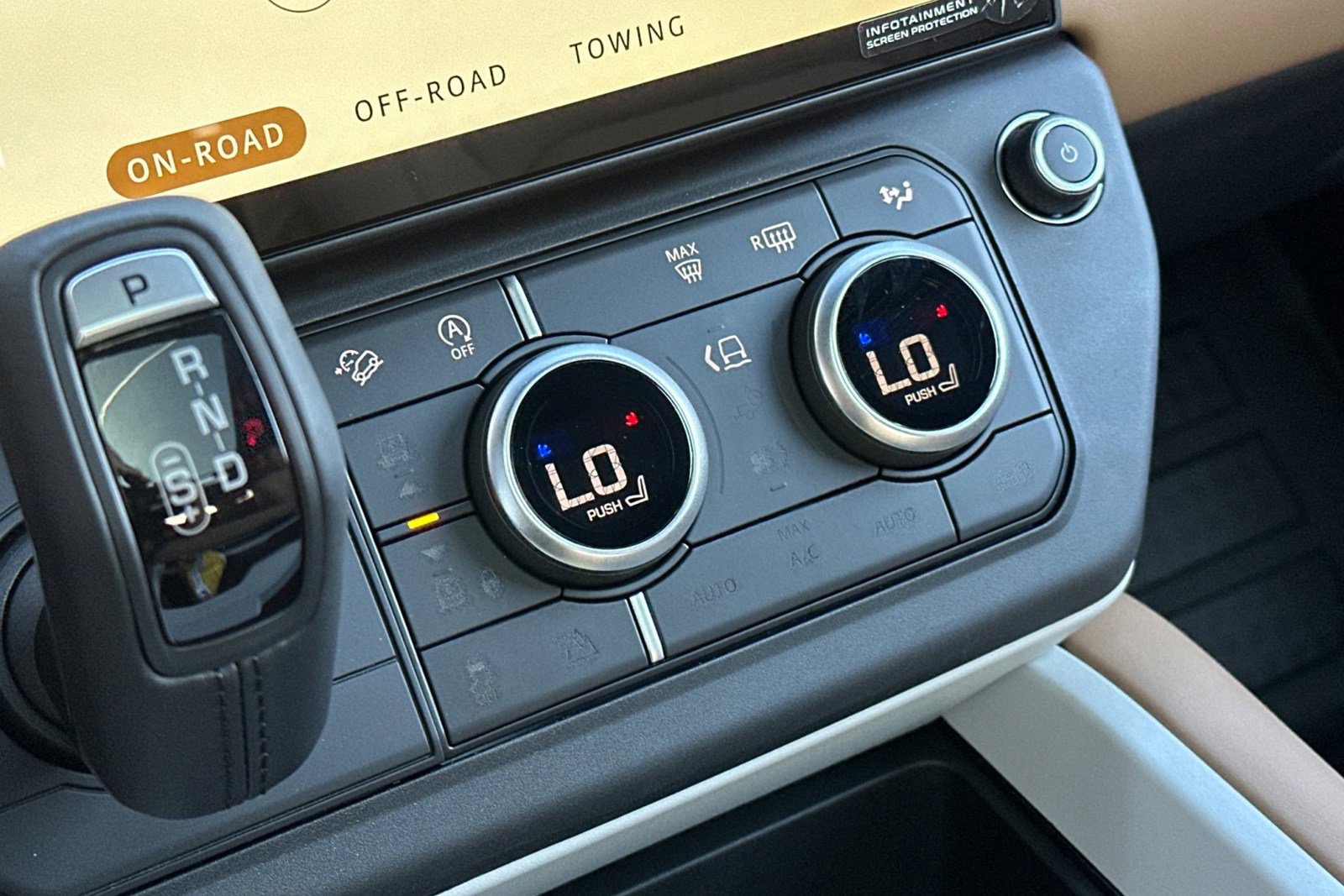 New 2026 Land Rover Defender 130 X-Dynamic SE image 21