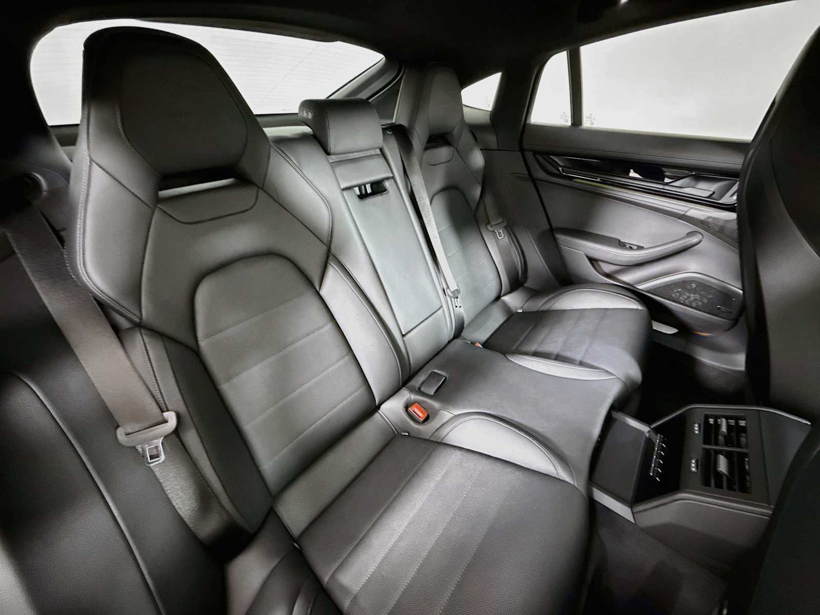 Used 2026 Porsche Panamera RWD image 28