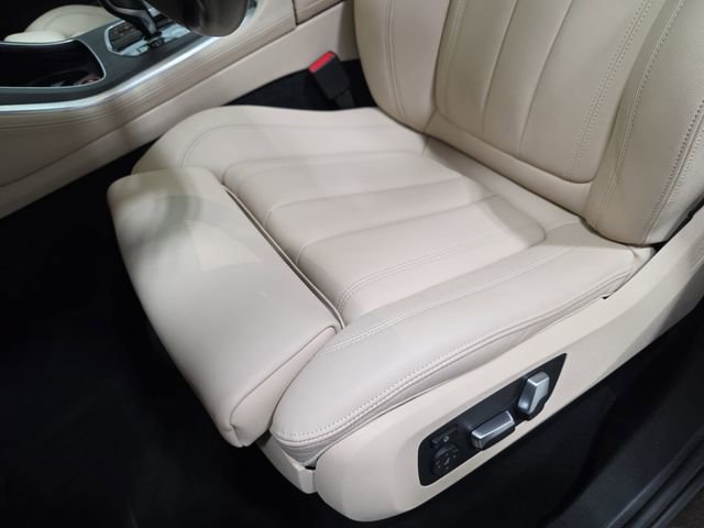 Used 2022 BMW X5 xDrive40i w/ Premium Package AWD/4WD image 28