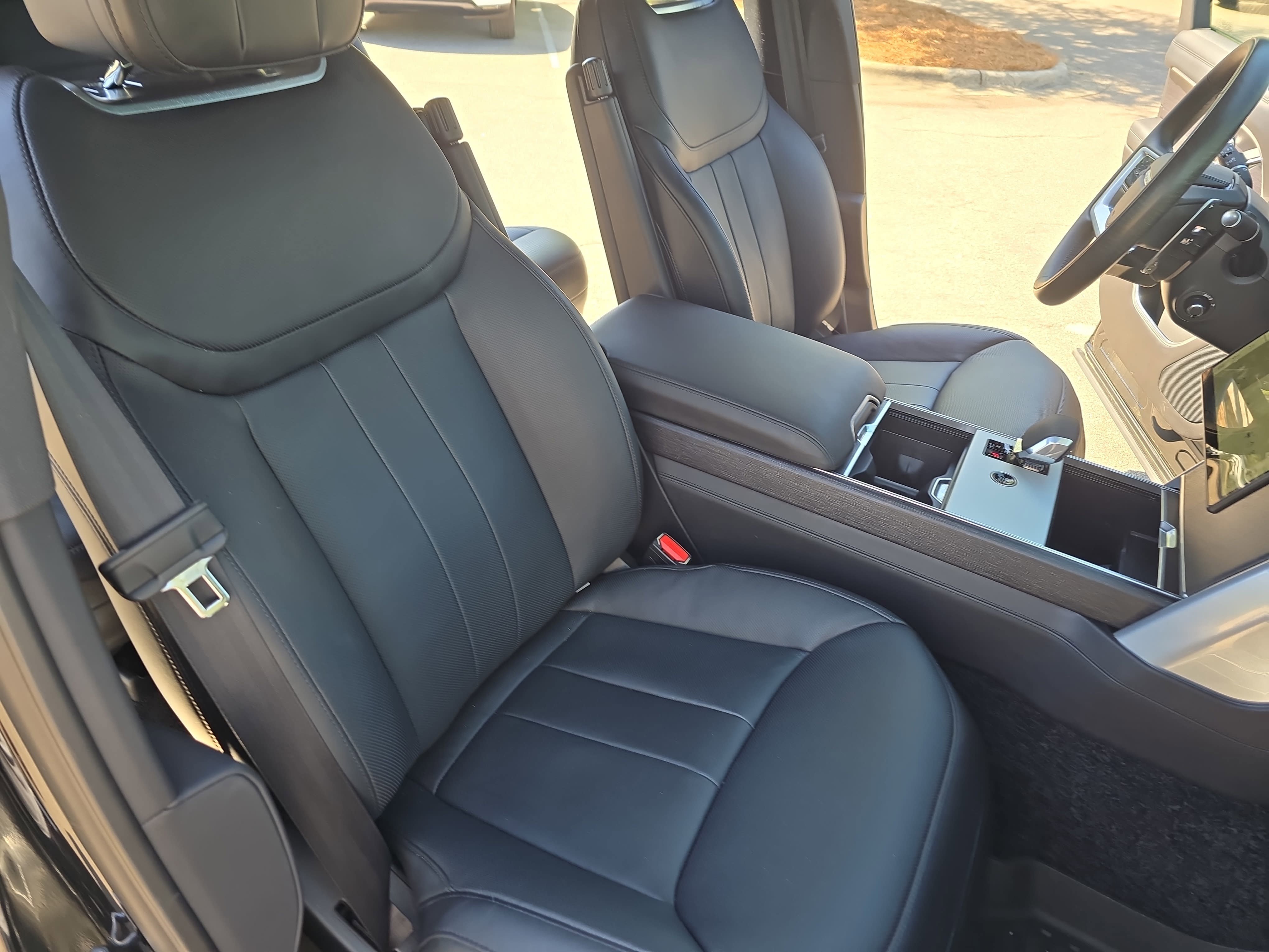 Certified 2025 Land Rover Range Rover Long Wheelbase SE AWD/4WD image 10