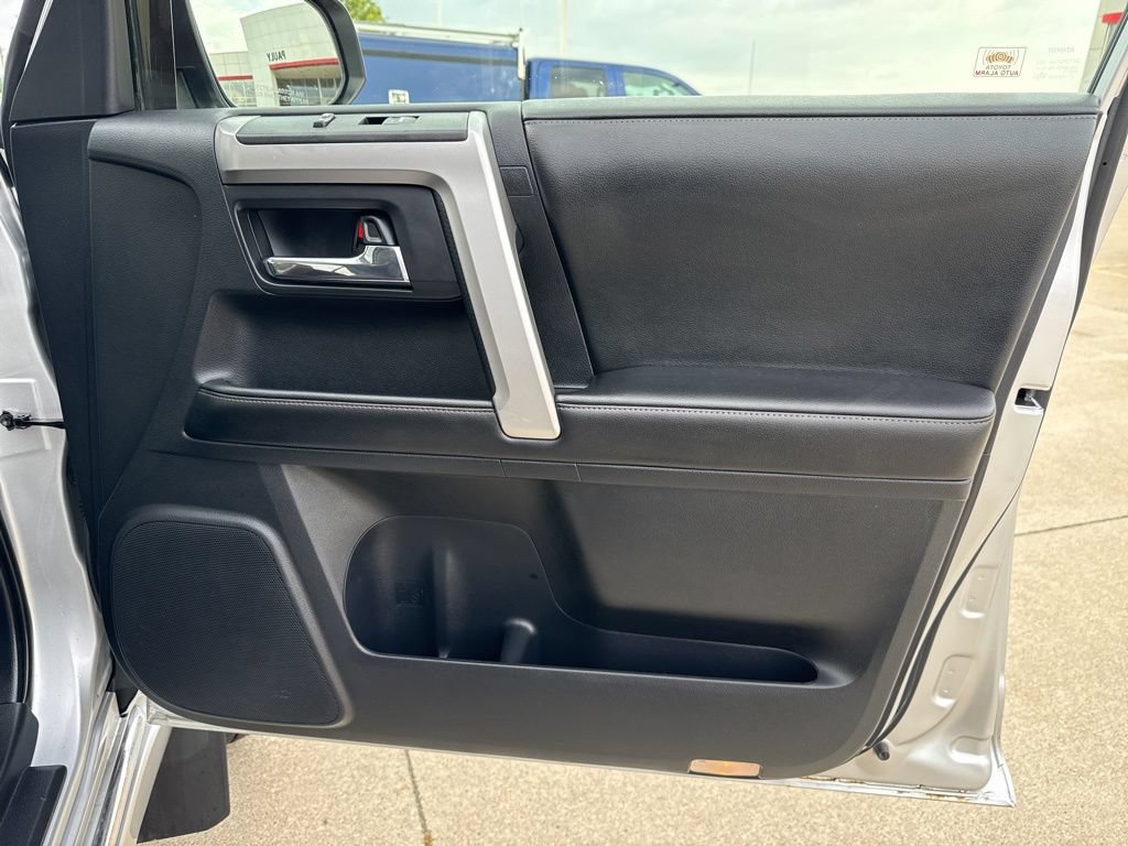 Used 2014 Toyota 4Runner Limited AWD/4WD image 22