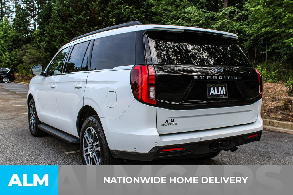 Used 2025 Ford Expedition Active AWD/4WD image 4