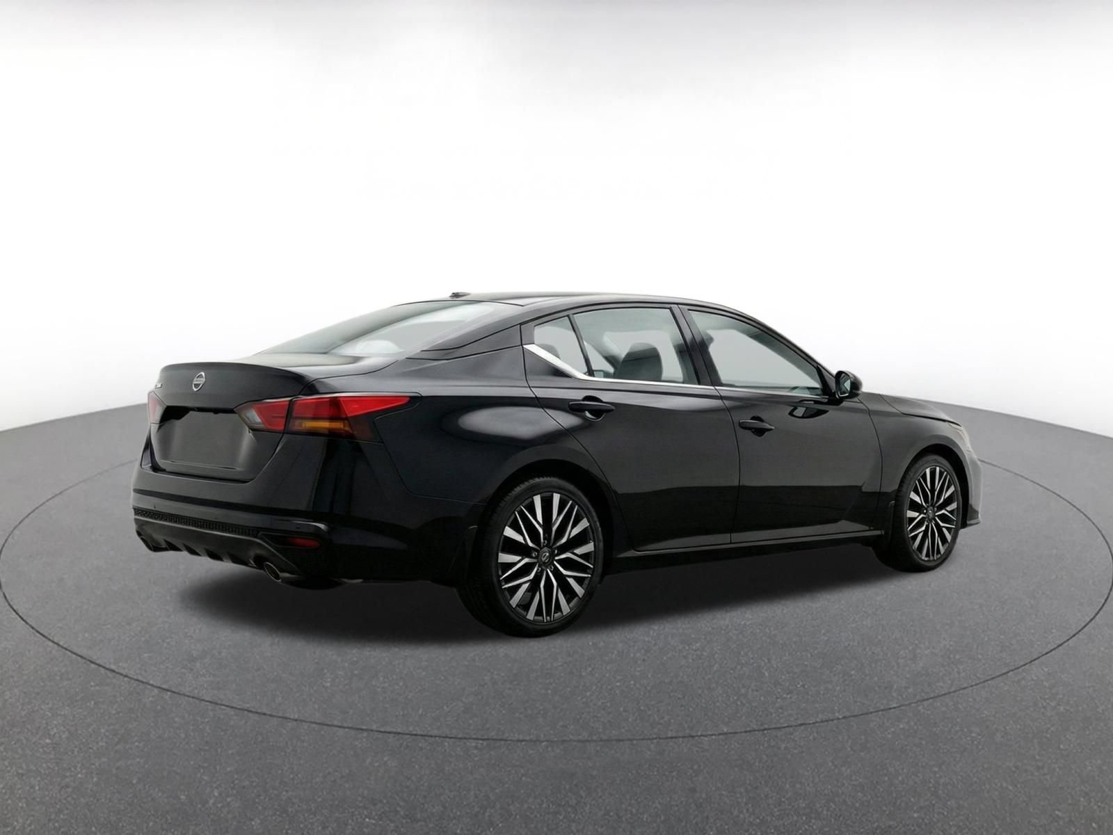 Used 2025 Nissan Altima 2.5 SV FWD image 8