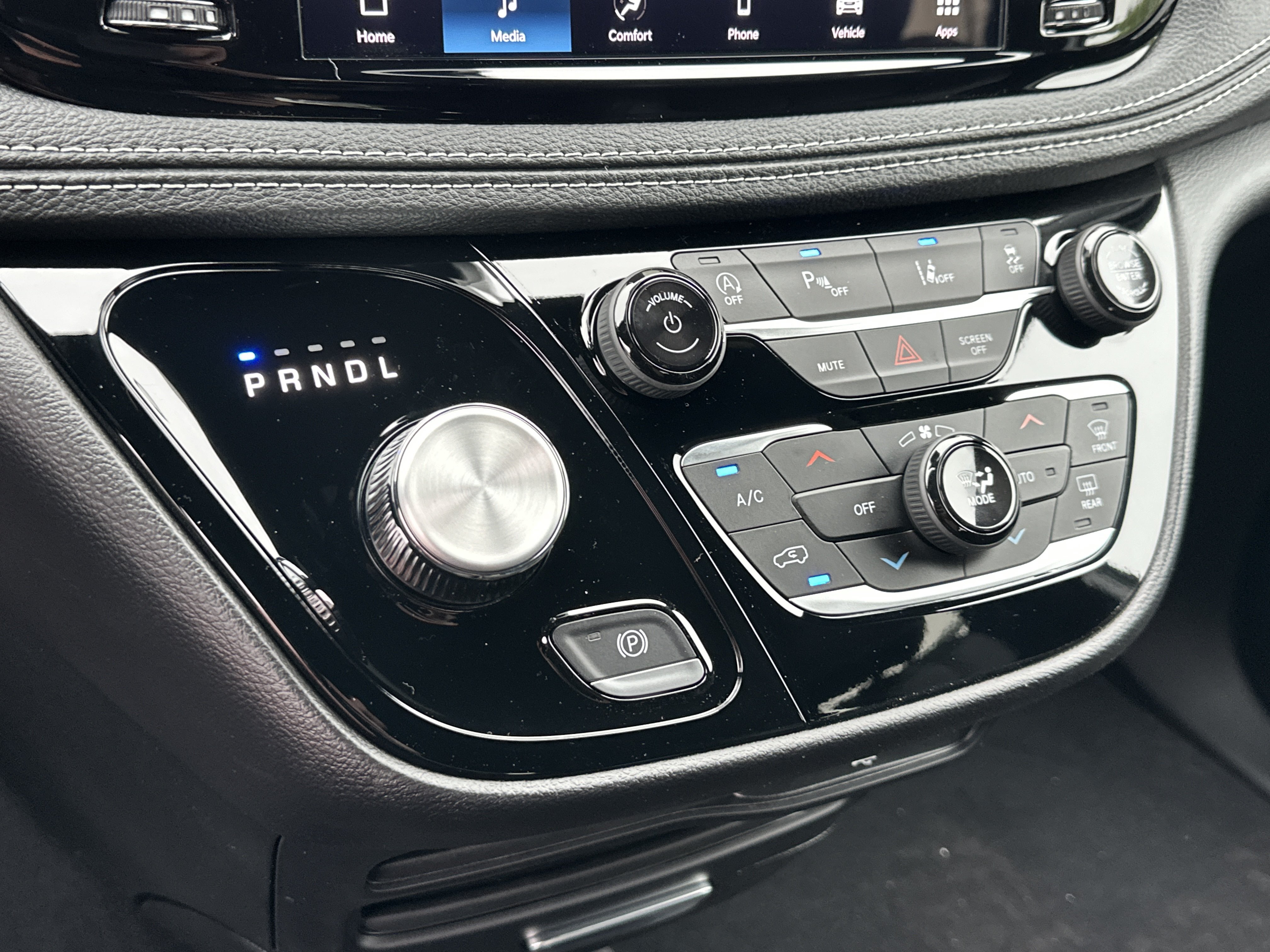 New 2027 Chrysler Pacifica Select FWD image 5