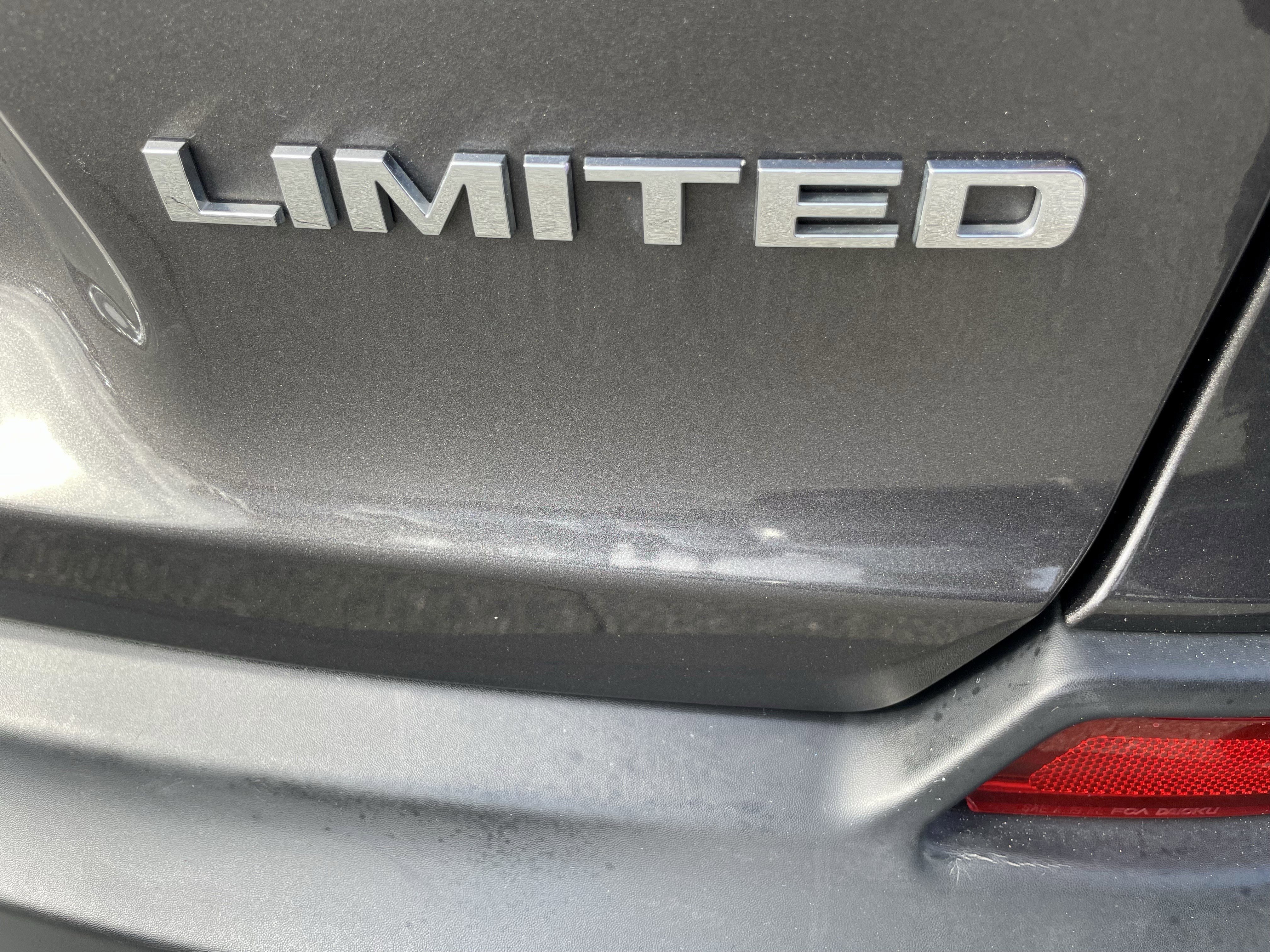 Used 2019 Jeep Cherokee Limited image 38