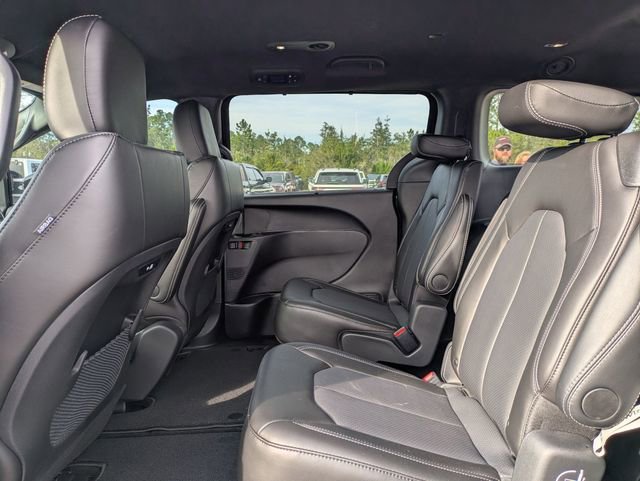 New 2025 Chrysler Pacifica Select image 29