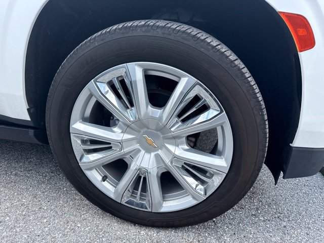 Used 2022 Chevrolet Suburban High Country RWD image 9