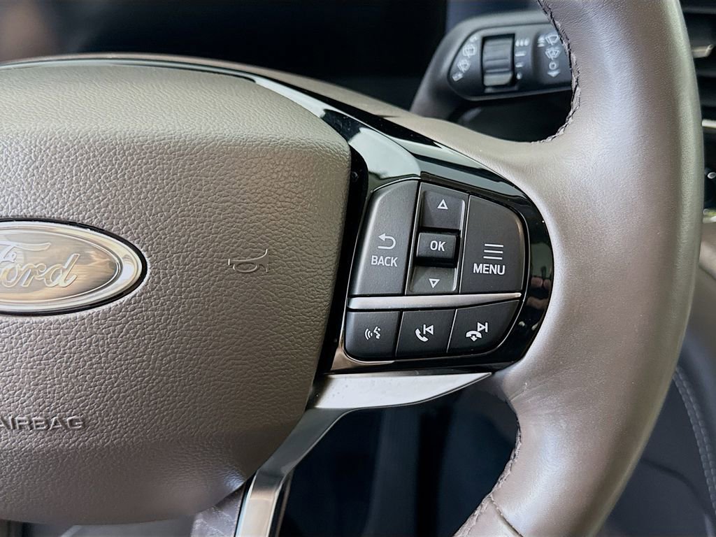 Used 2023 Ford Explorer Platinum image 12