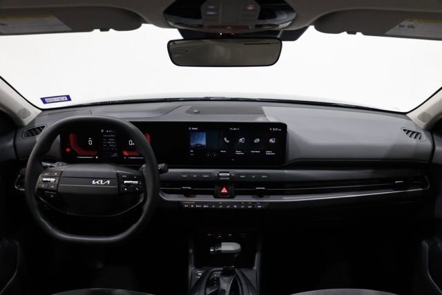 Used 2025 Kia K4 LXS FWD image 15
