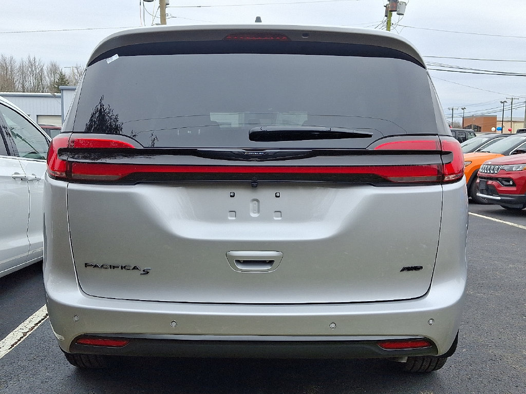 New 2026 Chrysler Pacifica Select w/ S Appearance Package AWD/4WD image 4