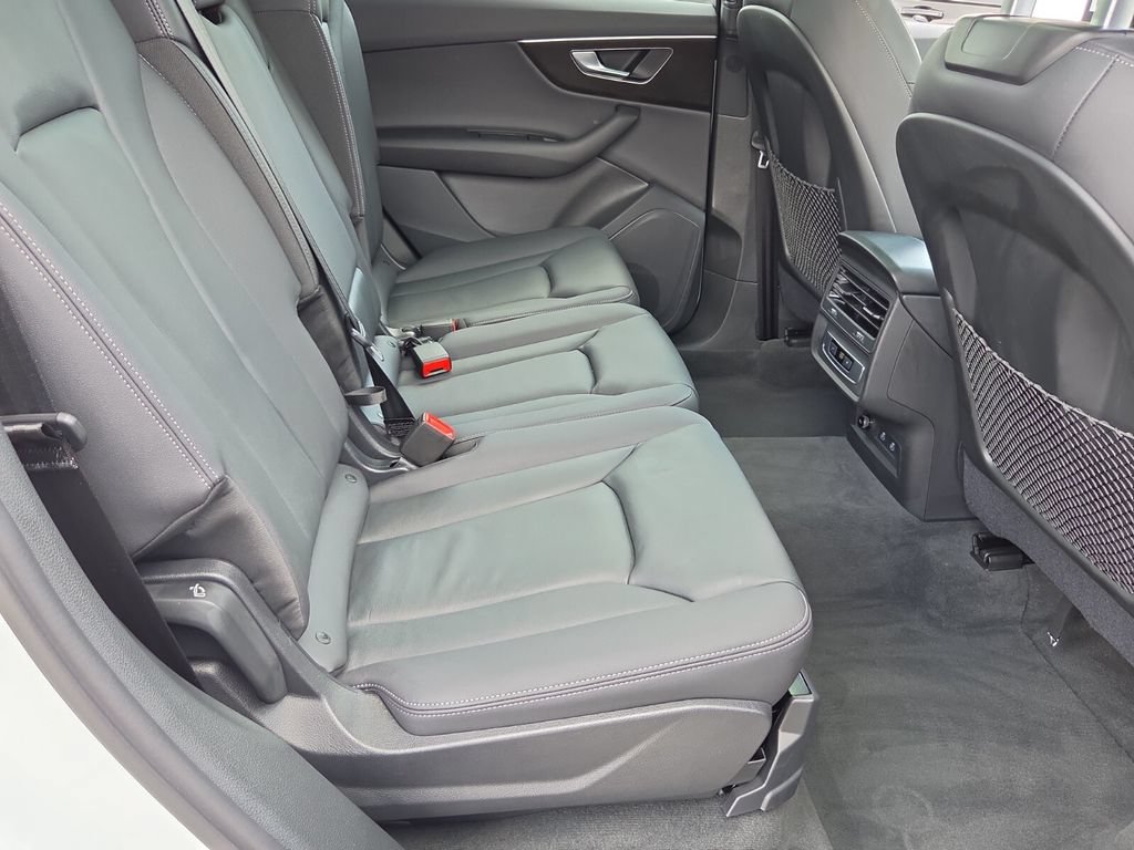 Certified 2025 Audi Q7 3.0T Premium w/ Convenience Package AWD/4WD image 16