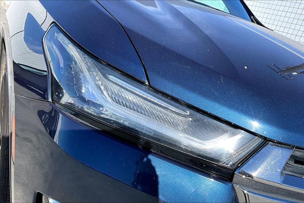 Used 2023 Chevrolet Traverse LT image 28