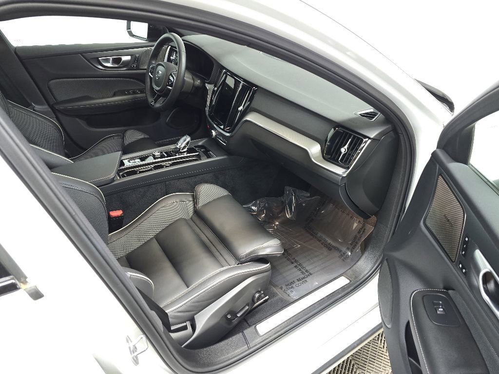 Used 2024 Volvo S60 B5 Plus w/ Climate Package AWD/4WD image 16