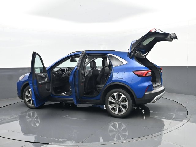 Used 2023 Ford Escape Platinum AWD/4WD image 32