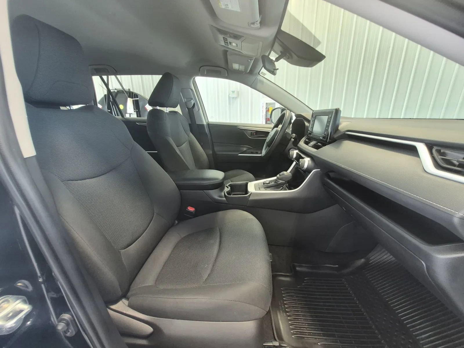 Used 2022 Toyota RAV4 LE AWD/4WD image 20